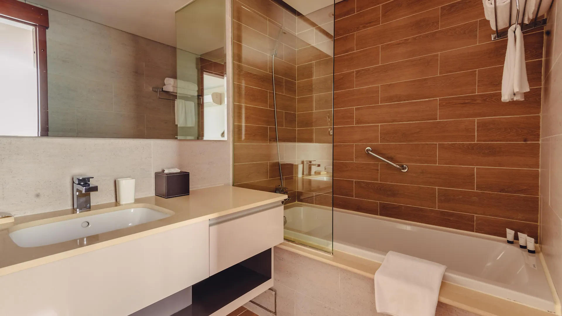 Sila Urban Living Hotel Ho Chi Minh City 4*,